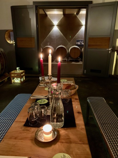 Weinprobe bei Kerzenschein